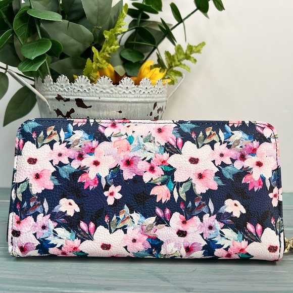 Betsey Johnson Cute Floral Wallet Wristlet NWOT - Picture 2 of 8